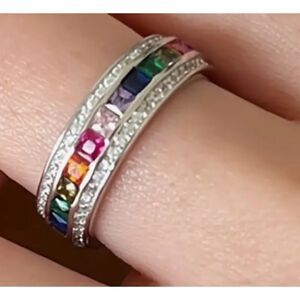 💕 New ring with band of colored crystals & rhinestones size 8 💕